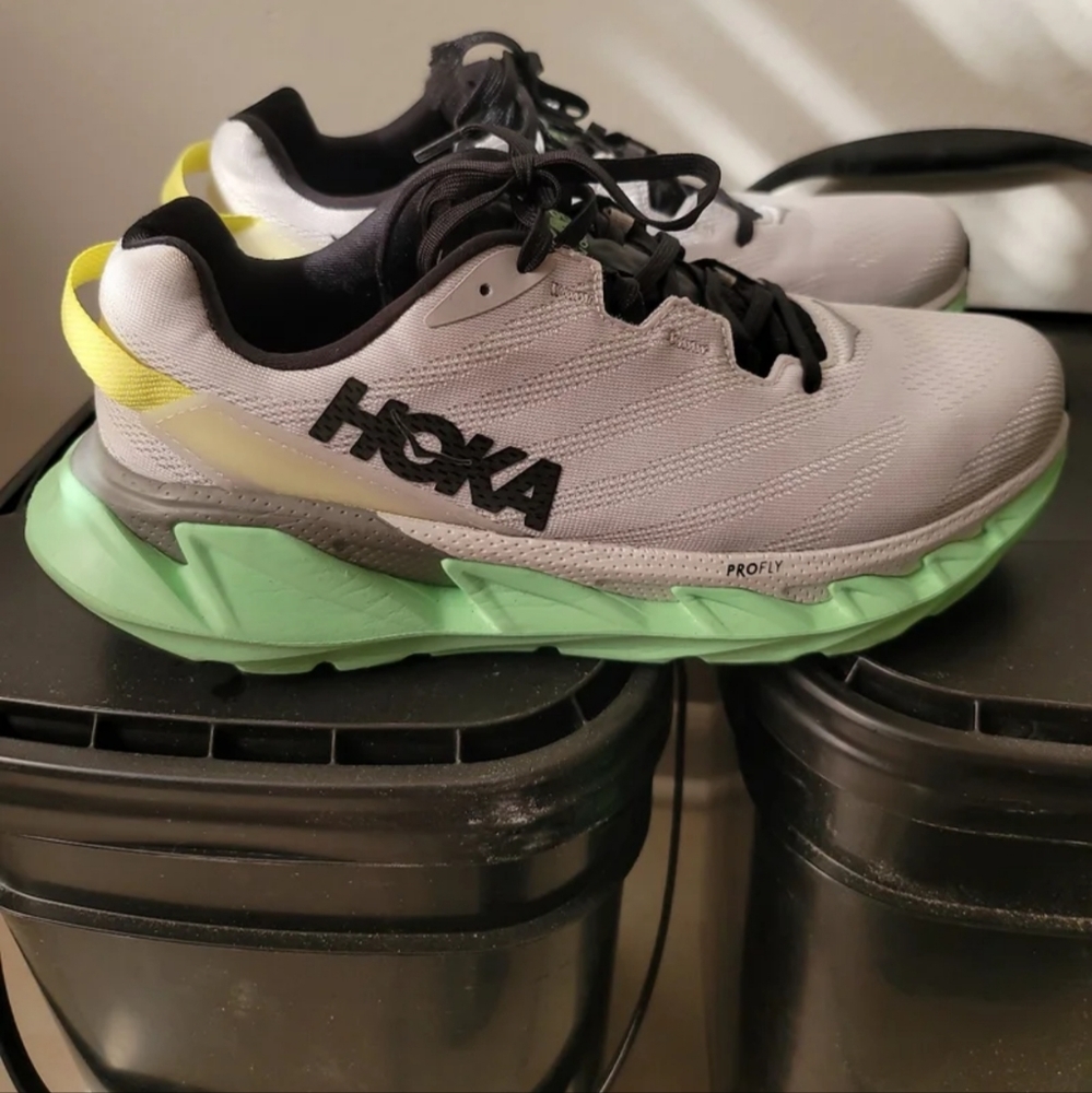 Hoka one one